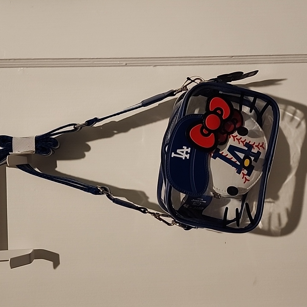 Hello Kitty Crossbody Bag Set - Picture 3 of 5